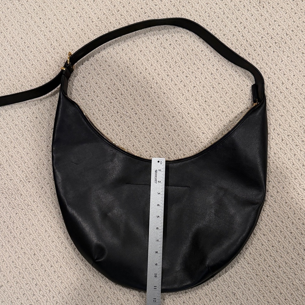 Madewell Essentials Curve Black Leather Shoulder Bag - Picture 6 of 7